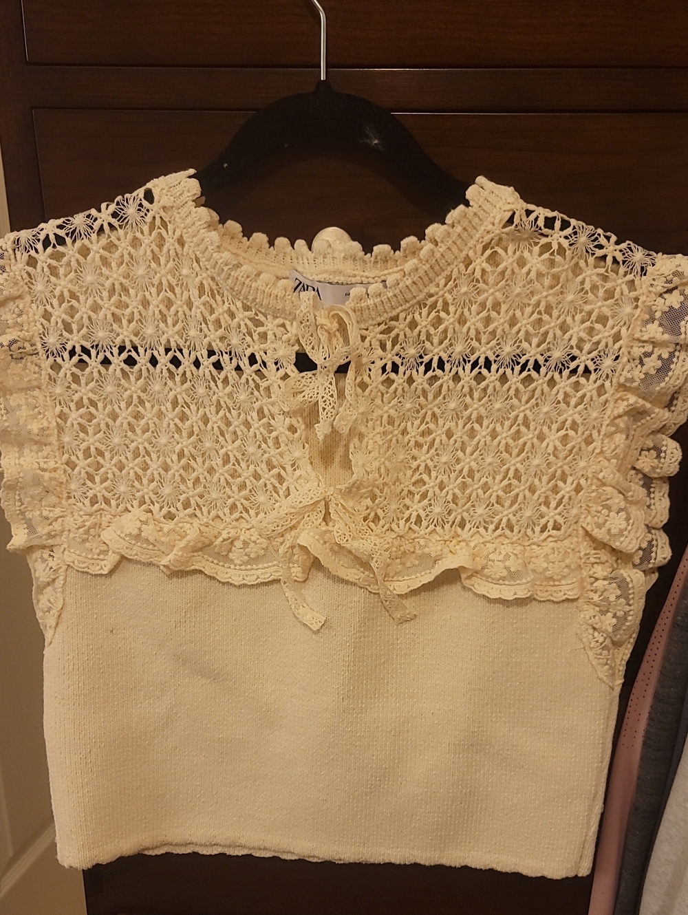 NWOT Zara Cream Crochet Yoke Sleeveless Sweater Size Large